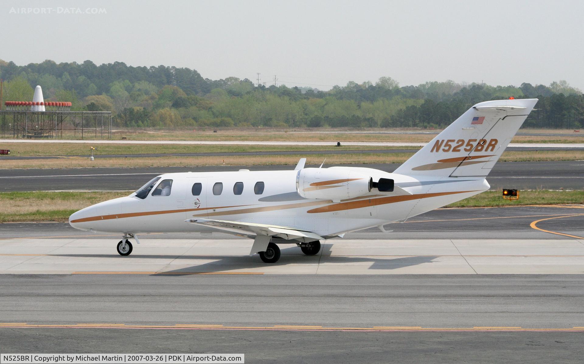 N525BR, 2001 Cessna 525 CitationJet CJ1 C/N 525-0444, Taxing to Runway 20L