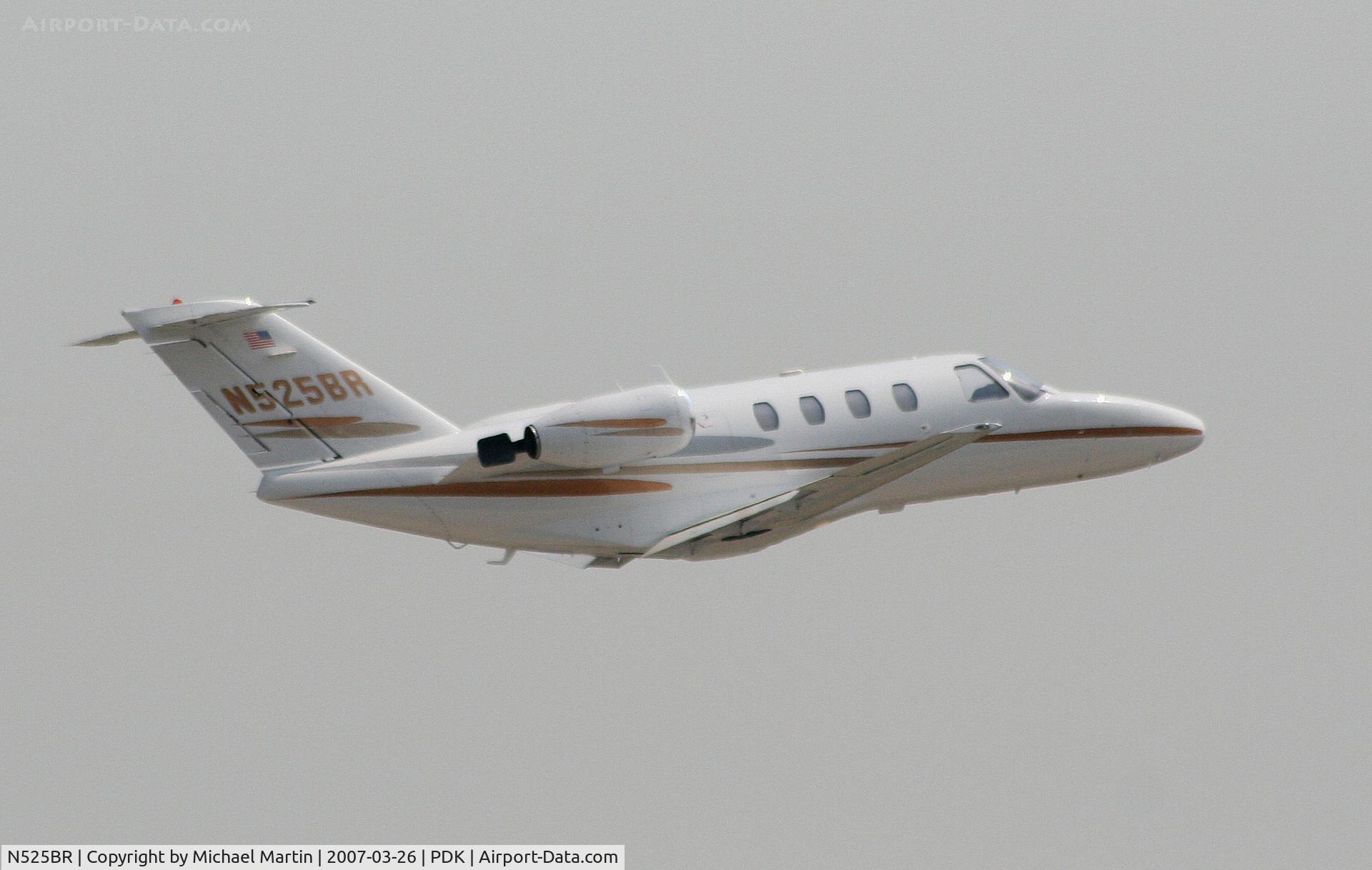 N525BR, 2001 Cessna 525 CitationJet CJ1 C/N 525-0444, Departing PDK enroute to TMB