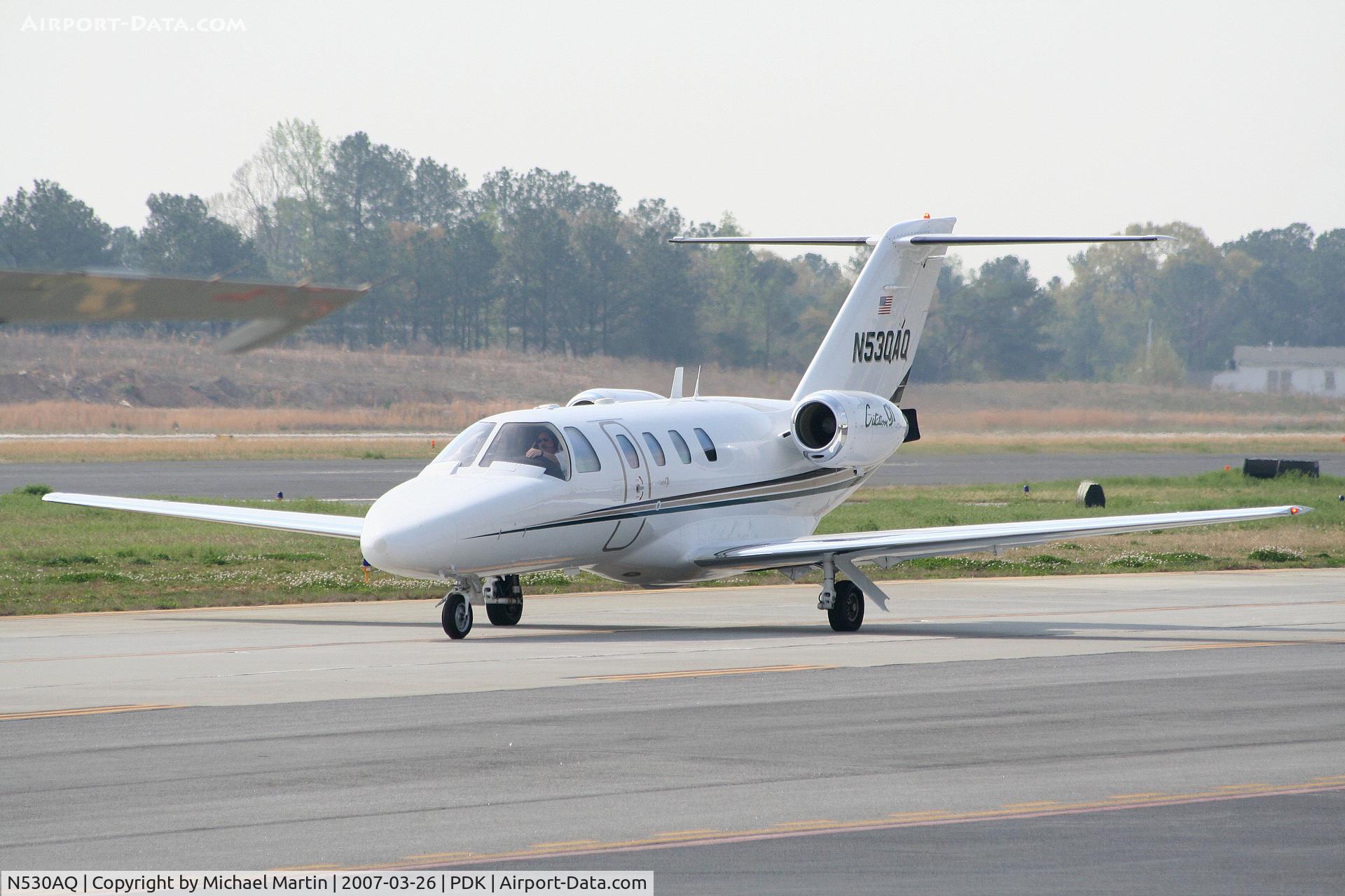 N530AQ, 2000 Cessna 525 C/N 525-0409, Taxing to Signature Flight Services