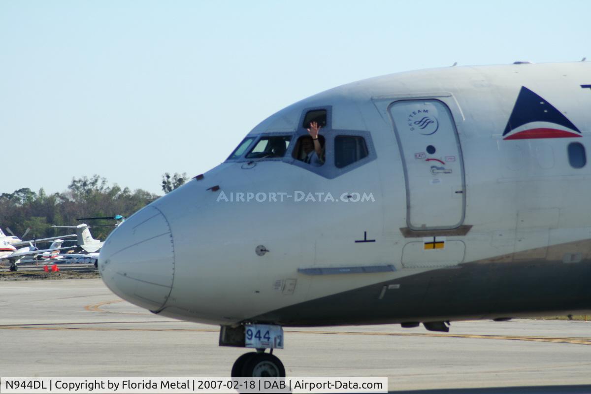 N944DL, 1989 McDonnell Douglas MD-88 C/N 49817, Delta