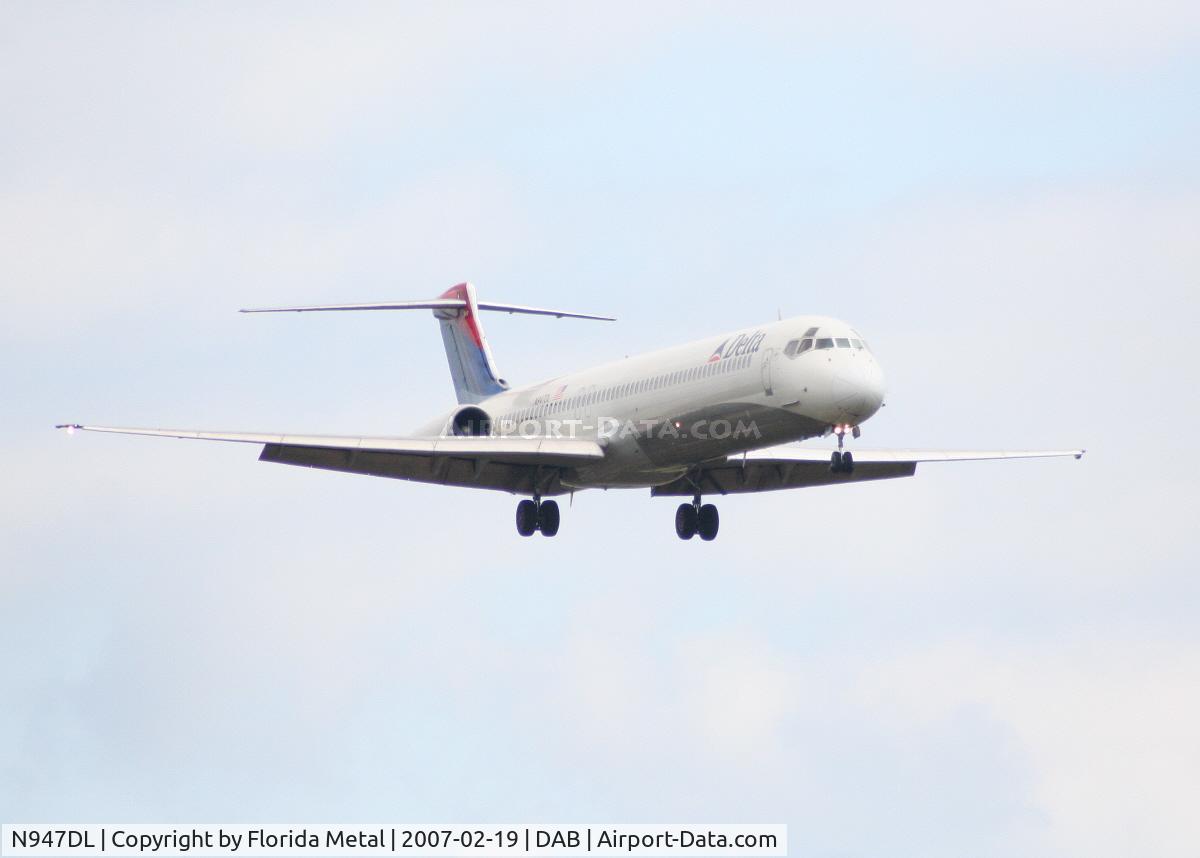 N947DL, 1989 McDonnell Douglas MD-88 C/N 49878, Delta