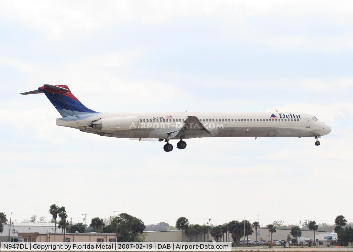 N947DL, 1989 McDonnell Douglas MD-88 C/N 49878, Delta