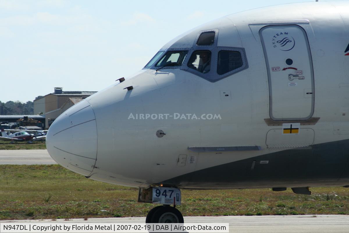 N947DL, 1989 McDonnell Douglas MD-88 C/N 49878, Delta