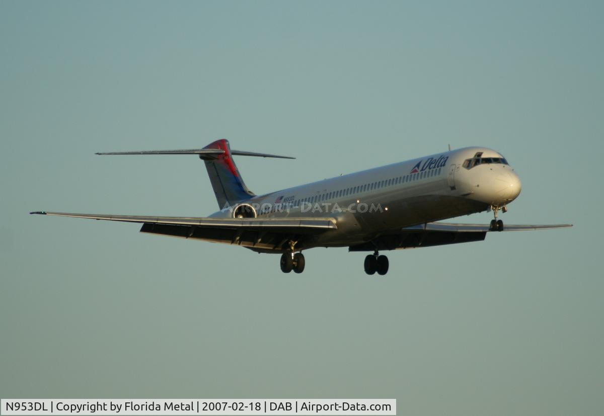 N953DL, 1990 McDonnell Douglas MD-88 C/N 49884, Delta