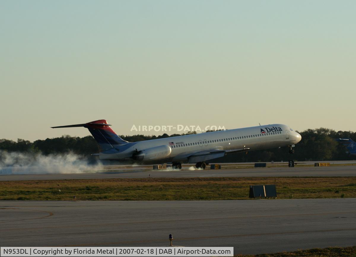 N953DL, 1990 McDonnell Douglas MD-88 C/N 49884, Delta