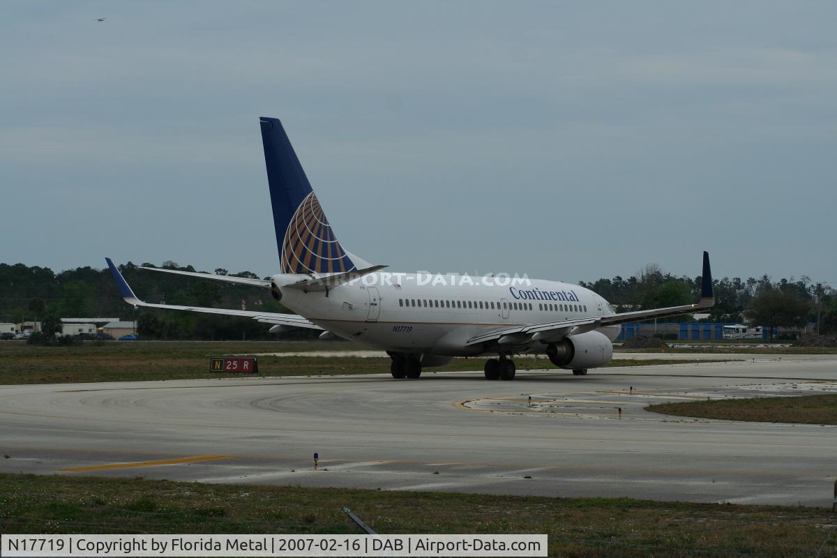 N17719, 1999 Boeing 737-724 C/N 28938, Continental