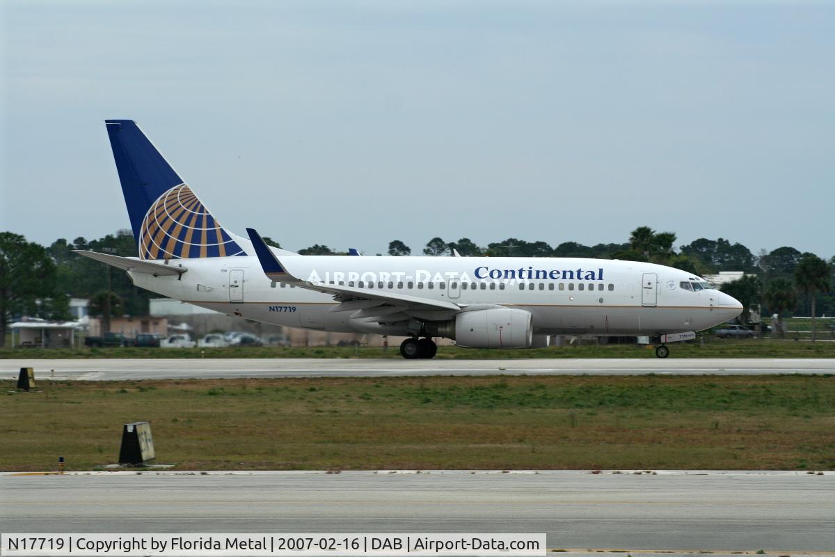 N17719, 1999 Boeing 737-724 C/N 28938, Continental