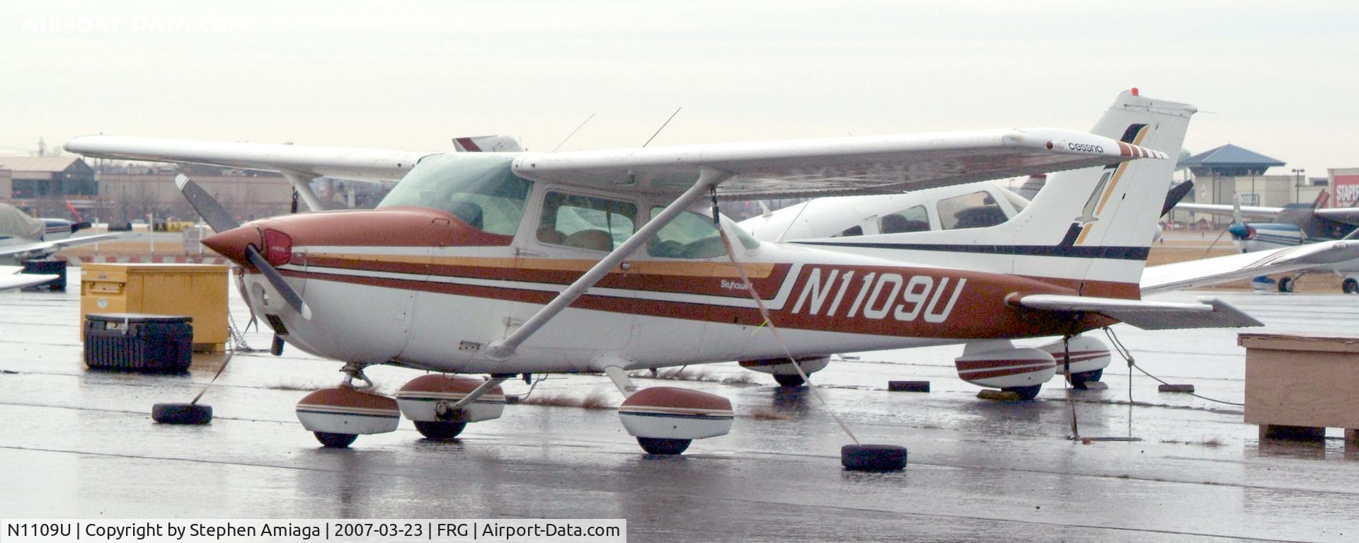 N1109U, 1976 Cessna 172M C/N 17266849, Skyhawk on the Echo Ramp at Republic