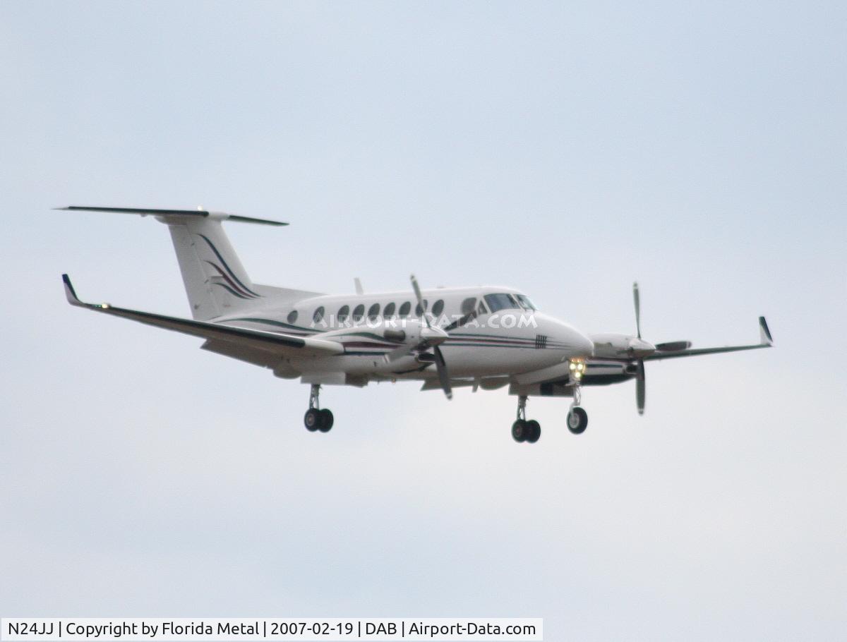 N24JJ, Raytheon Aircraft Company B300 C/N FL-433, Beech 350