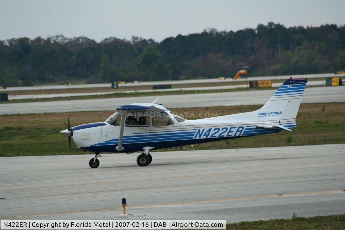 N422ER, 2004 Cessna 172S C/N 172S9680, Embry Riddle