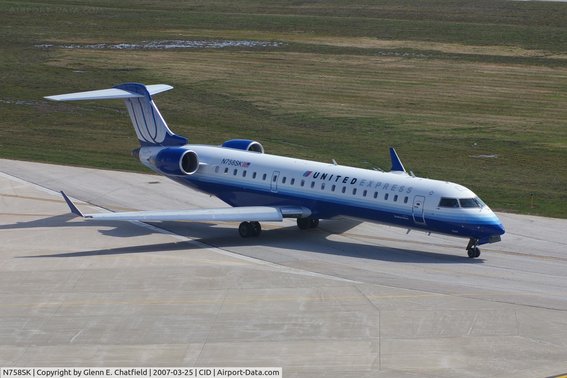 N758SK, 2005 Bombardier CRJ-701ER (CL-600-2C10) Regional Jet C/N 10222, Taxiing for departure