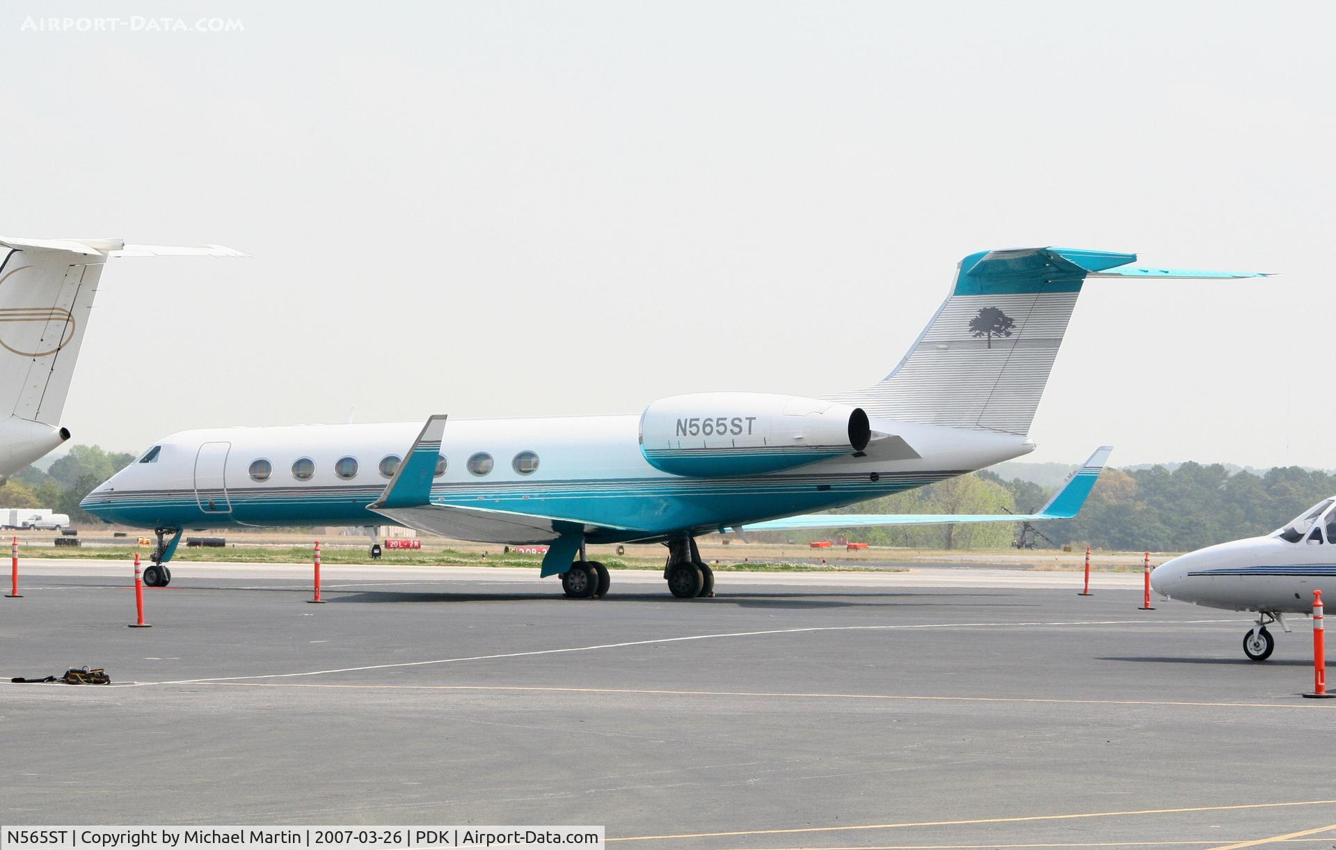 N565ST, 2004 Gulfstream Aerospace GV-SP (G550) C/N 5015, Tied down @ Mercury Air Center
