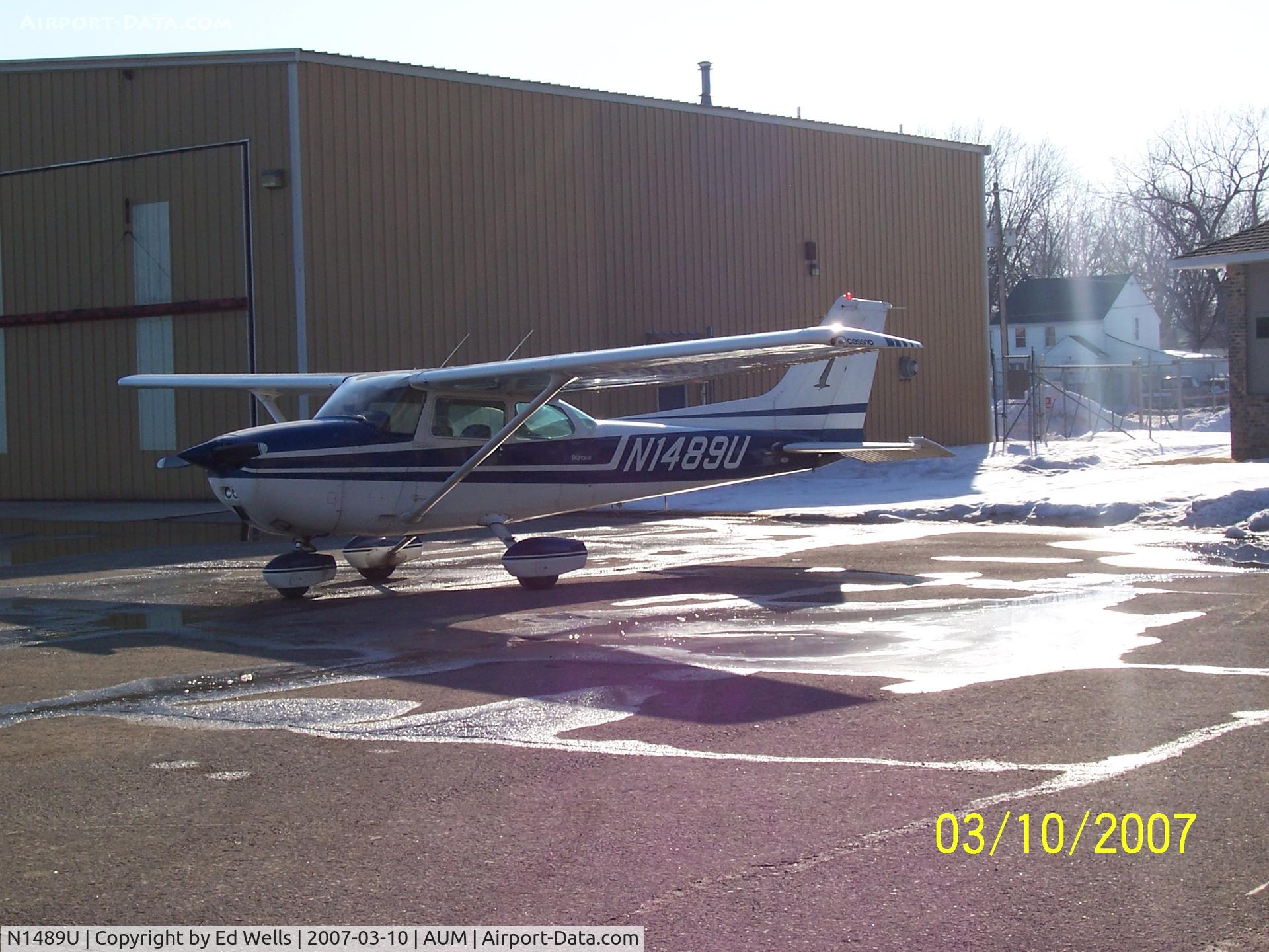 N1489U, 1976 Cessna 172M C/N 17267156, On the tarmac.