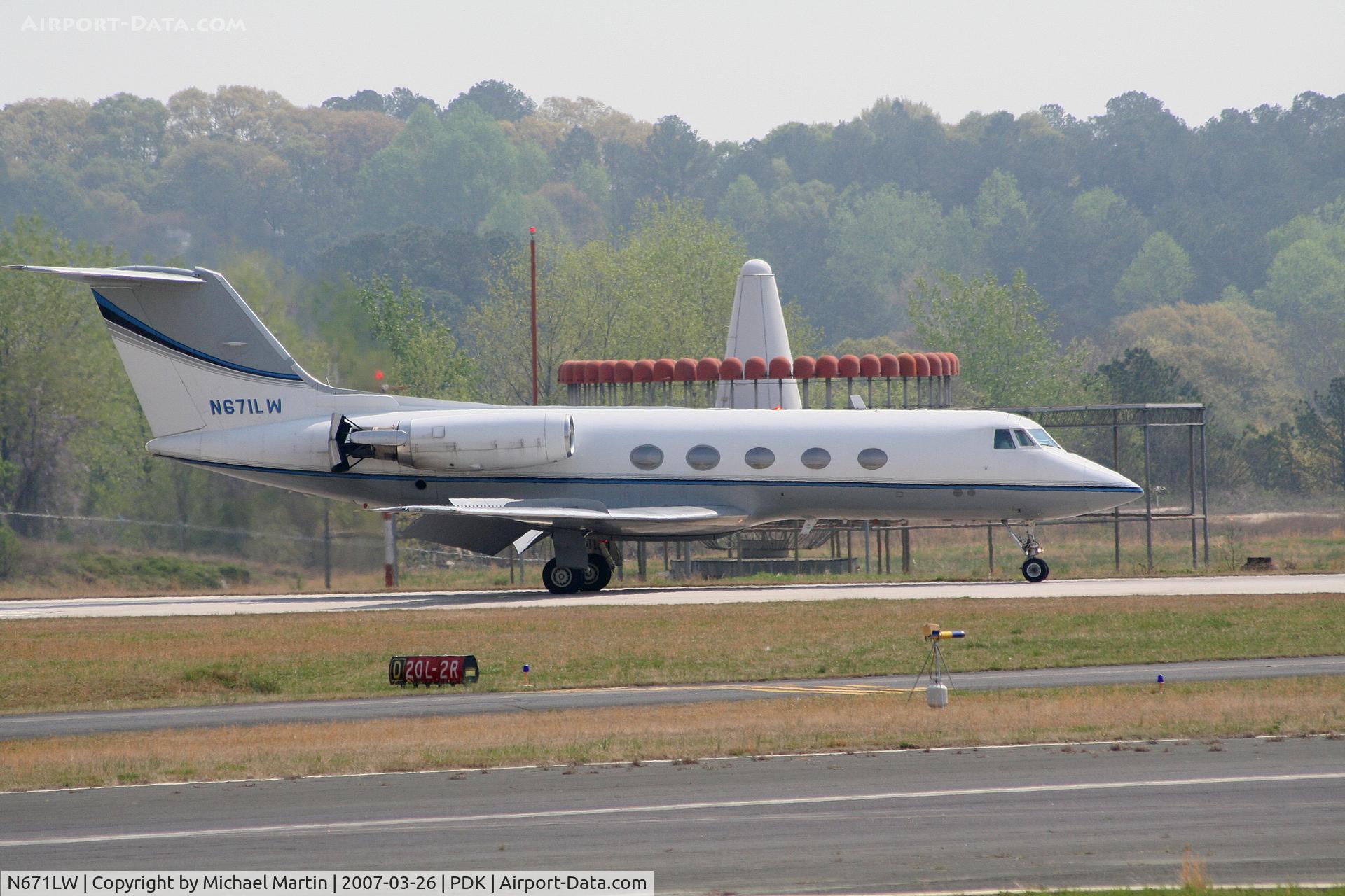 N671LW, 1970 Grumman G-1159 C/N 90, Landing Runway 20L