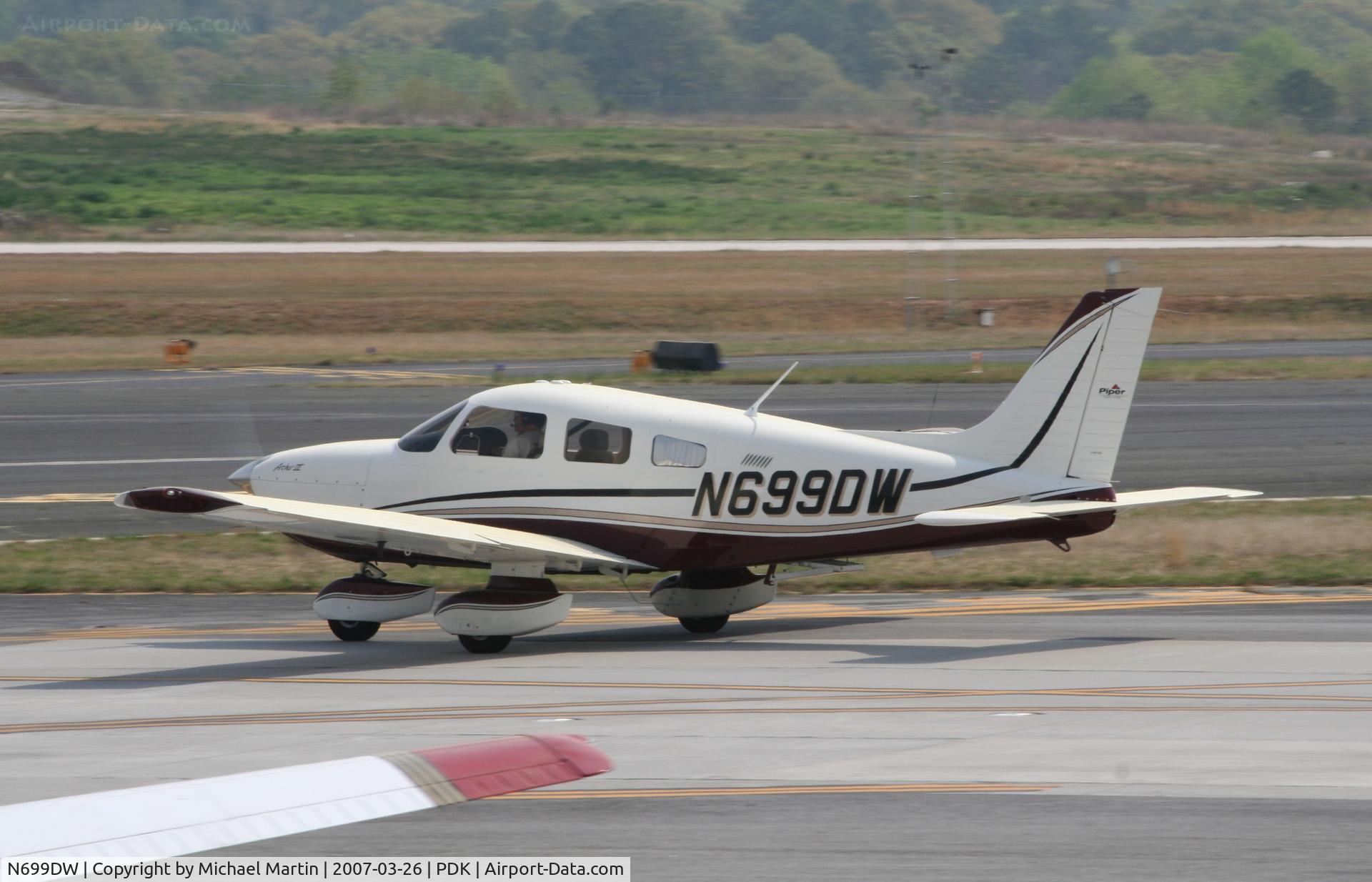 N699DW, 2005 Piper PA-28-181 C/N 2843612, Taxing to Runway 20R
