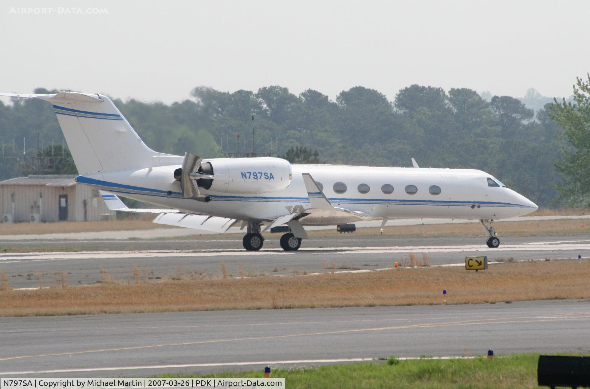 N797SA, Gulfstream Aerospace G-IV C/N 1081, Landing Runway 20L