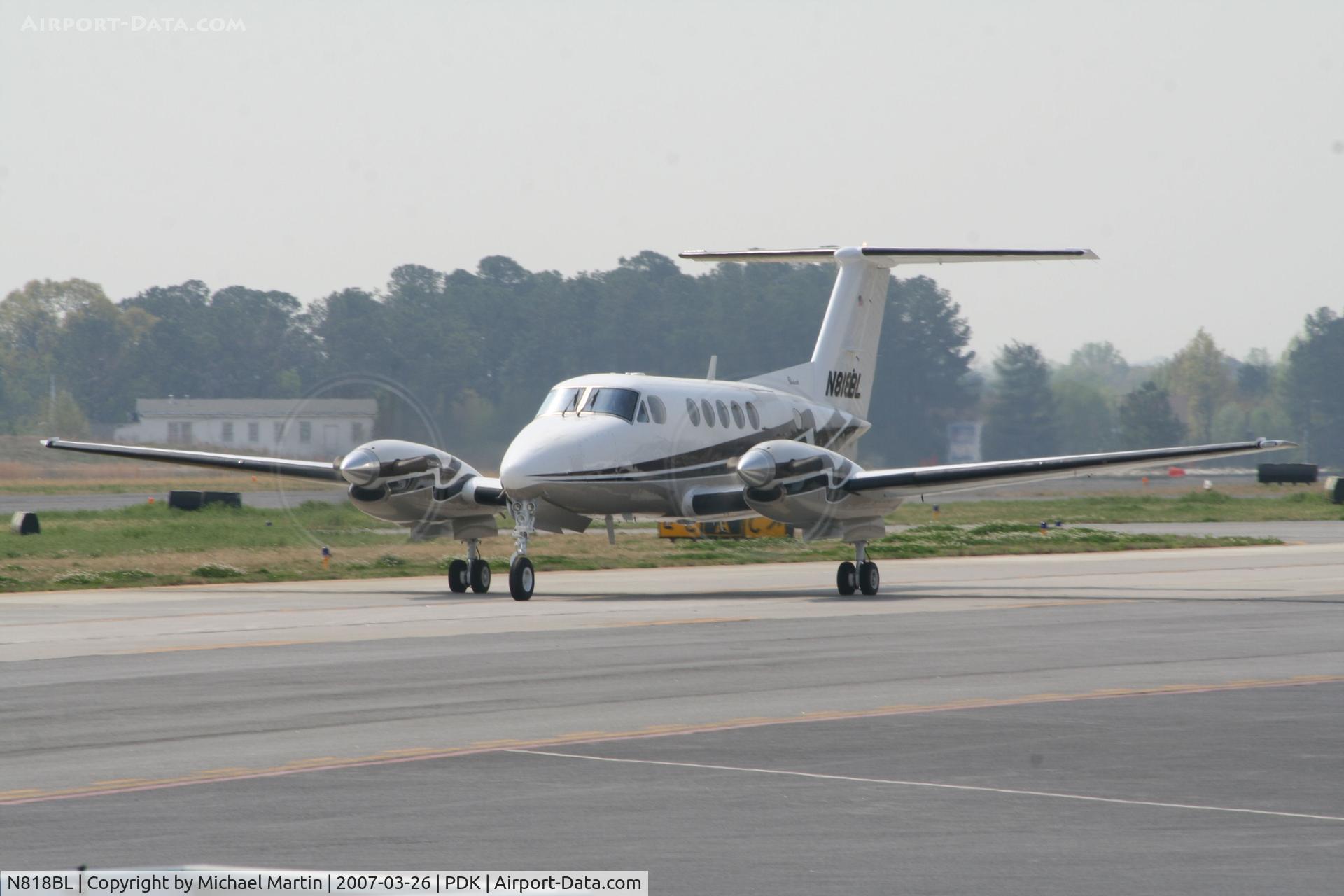 N818BL, 1991 Beech B200 King Air C/N BB-1394, Taxing to Epps Air Service