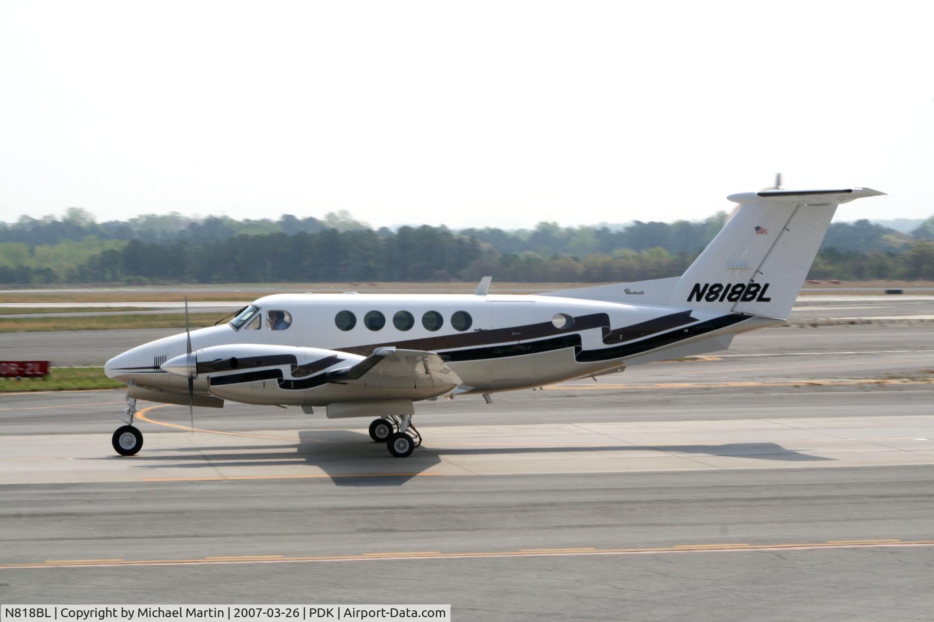 N818BL, 1991 Beech B200 King Air C/N BB-1394, Taxing to Epps Air Service
