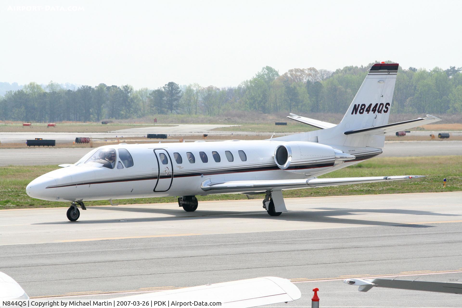 N844QS, 2002 Cessna 560 Citation Encore C/N 560-0629, Taxing to Signature Flight Services