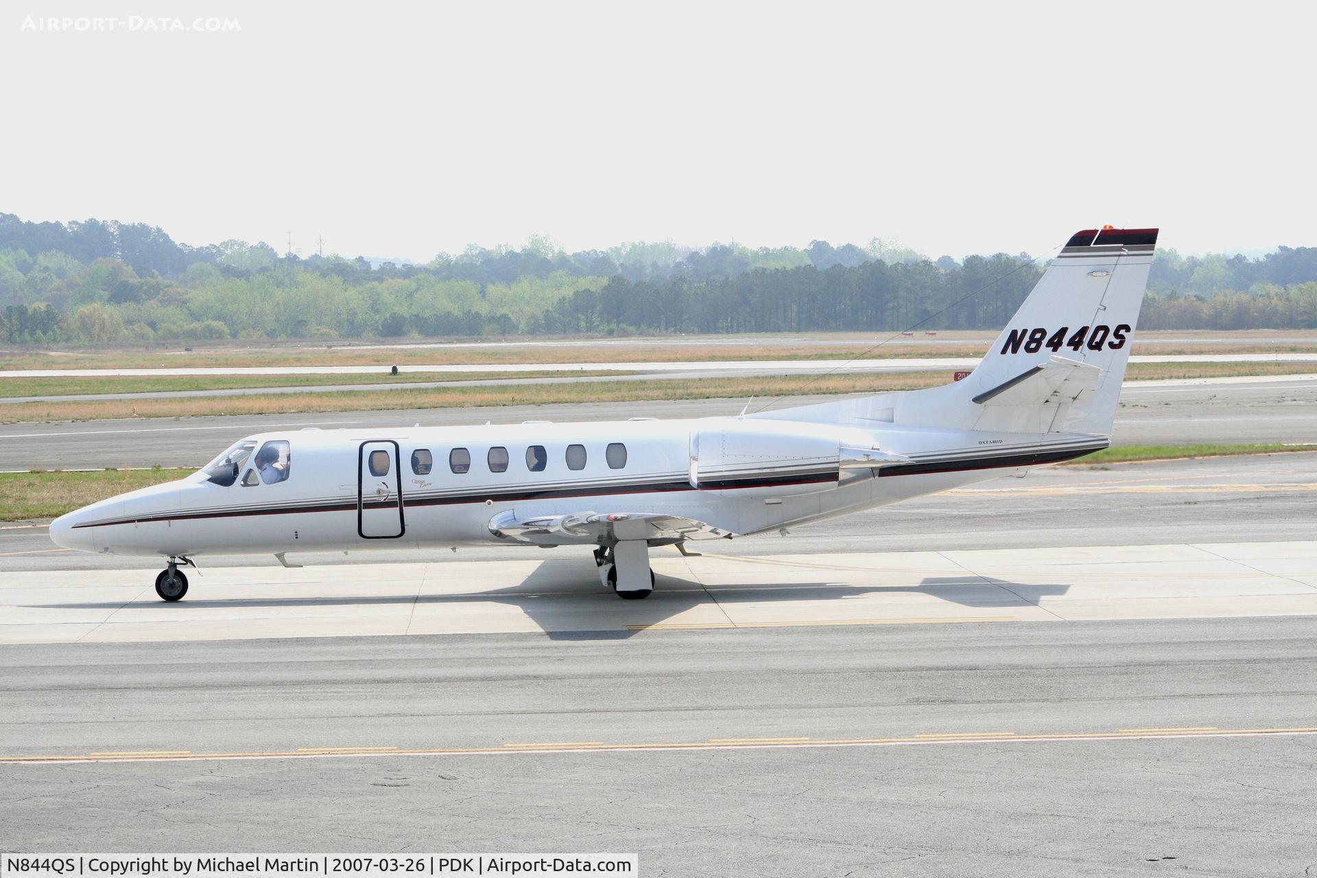 N844QS, 2002 Cessna 560 Citation Encore C/N 560-0629, Taxing to Signature Flight Services