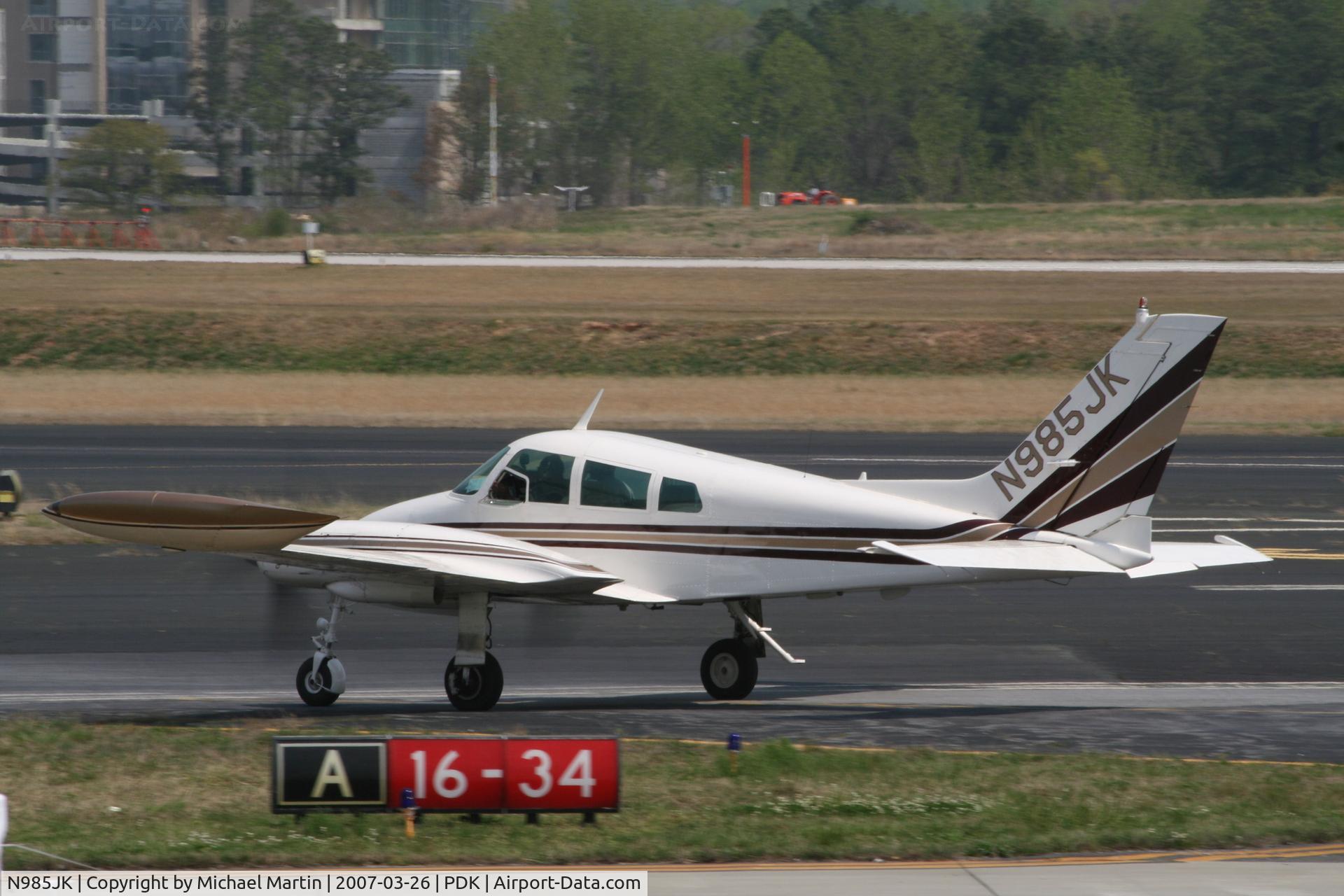 N985JK, 1964 Cessna 310I C/N 310I0012, Taxing back from flight
