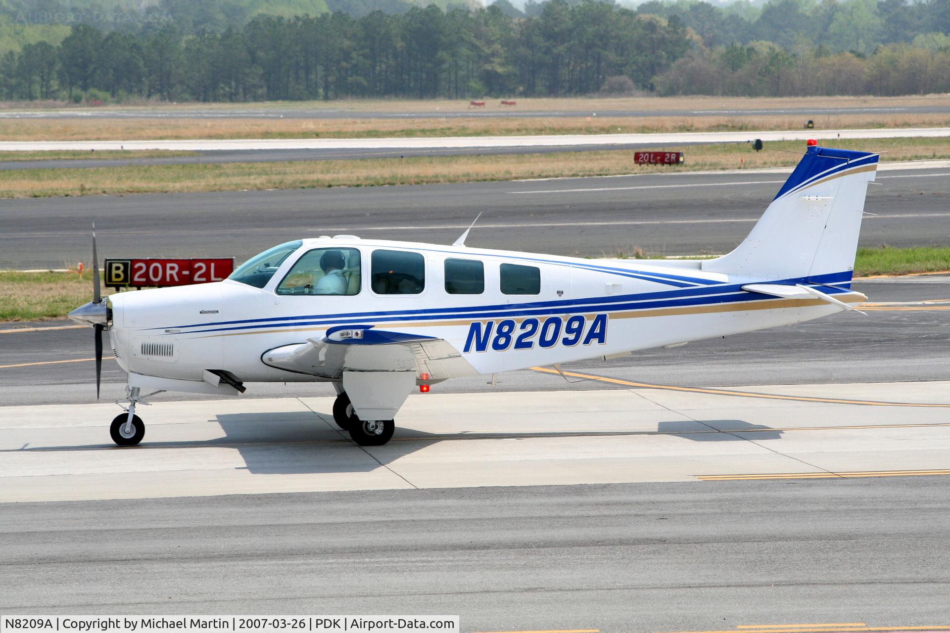 N8209A, 1993 Beech A36 Bonanza 36 C/N E-2781, Taxing back from flight