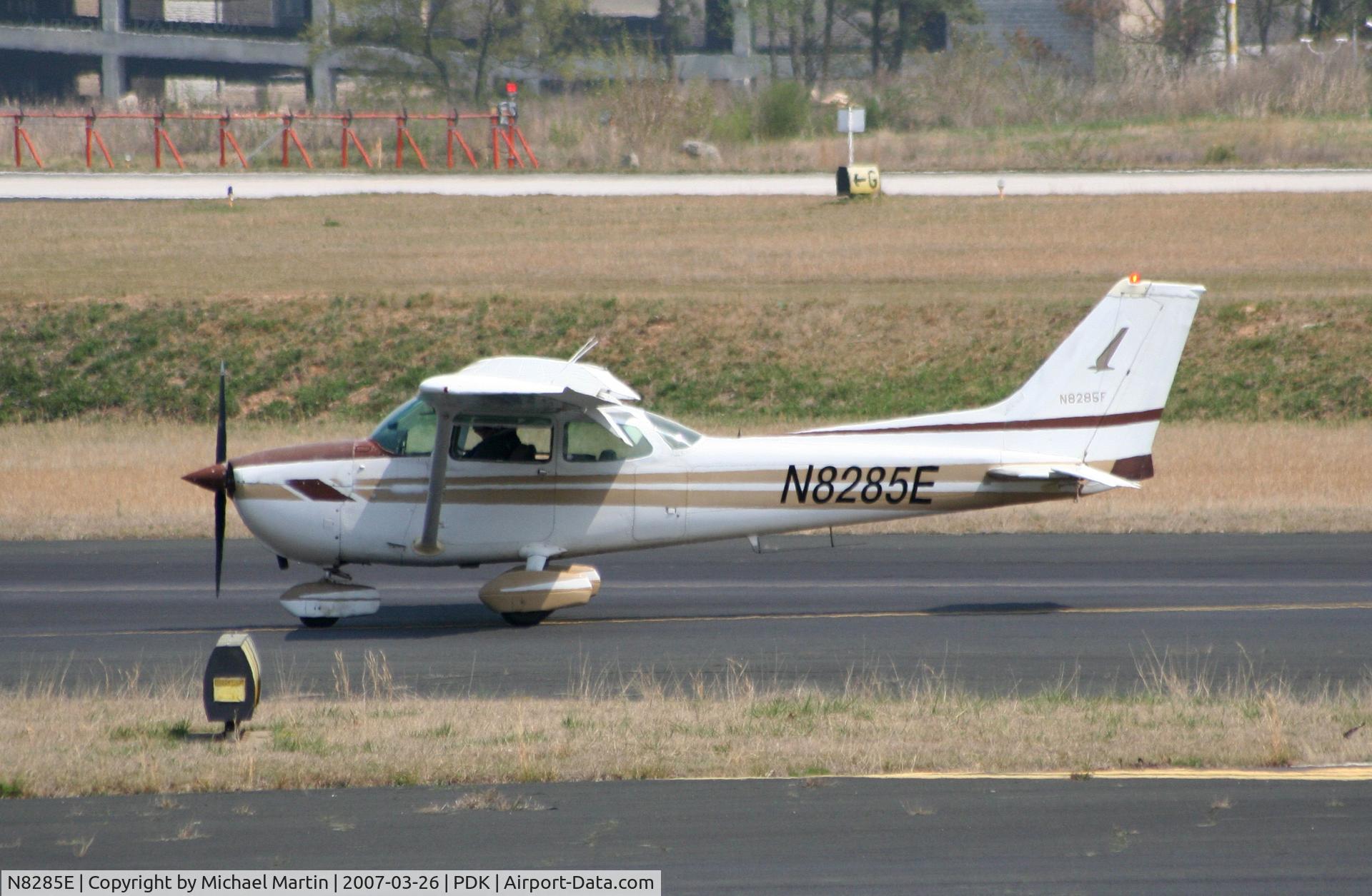 N8285E, 1979 Cessna 172N C/N 17272171, Taxing back from flight