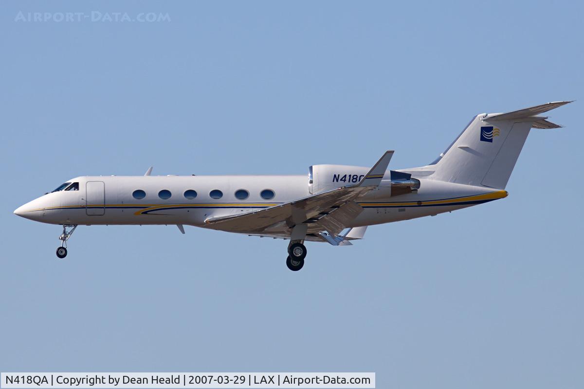 N418QA, 1987 Gulfstream Aerospace Gulfstream IV C/N 1018, Air Linx LLC's 1987 Gulfstream G-IV N418QA from Long Beach (KLGB) on short final to RWY 25R.