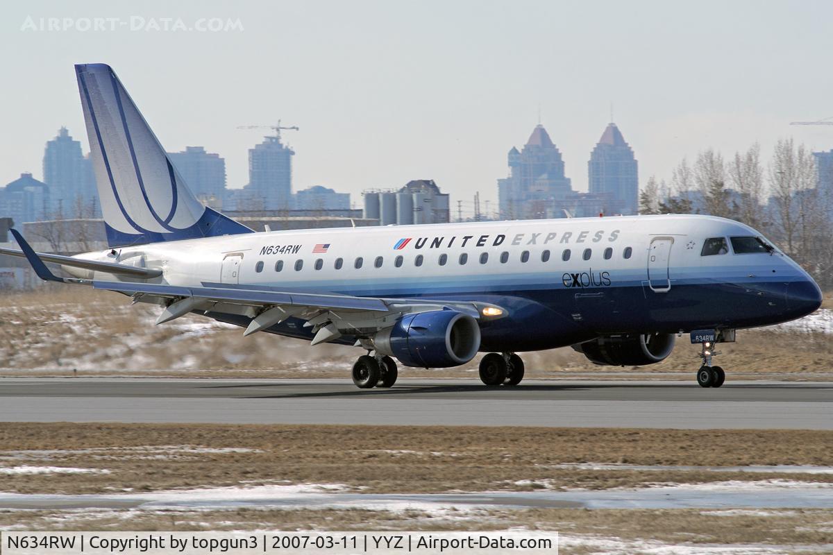 N634RW, 2004 Embraer 170SE (ERJ-170-100SE) C/N 17000055, Landing on RWY33L.