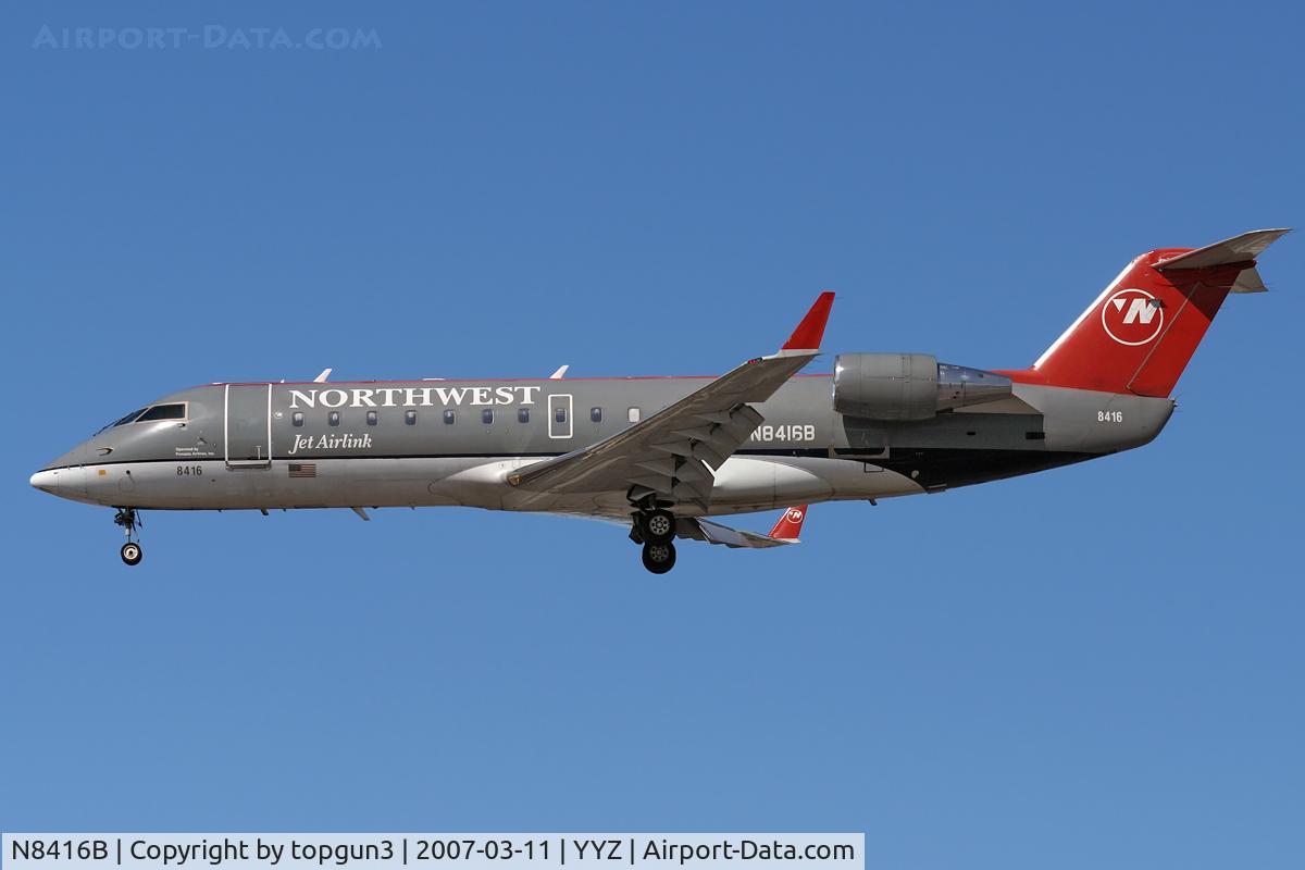 N8416B, 2000 Bombardier CRJ-200LR (CL-600-2B19) C/N 7416, Short final for RWY23.