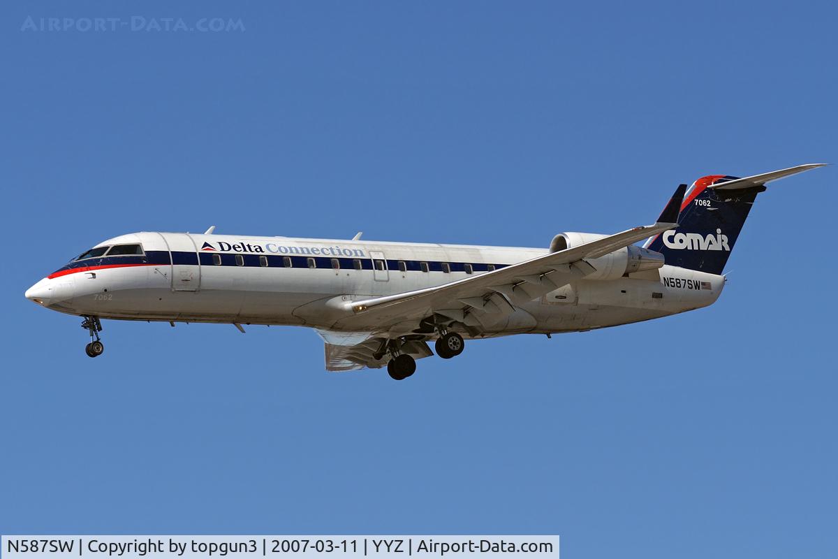 N587SW, 1995 Canadair CRJ-100ER (CL-600-2B19) C/N 7062, Short final for RWY23.