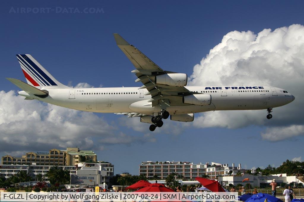 F-GLZL, 1998 Airbus A340-313X C/N 210, visitor