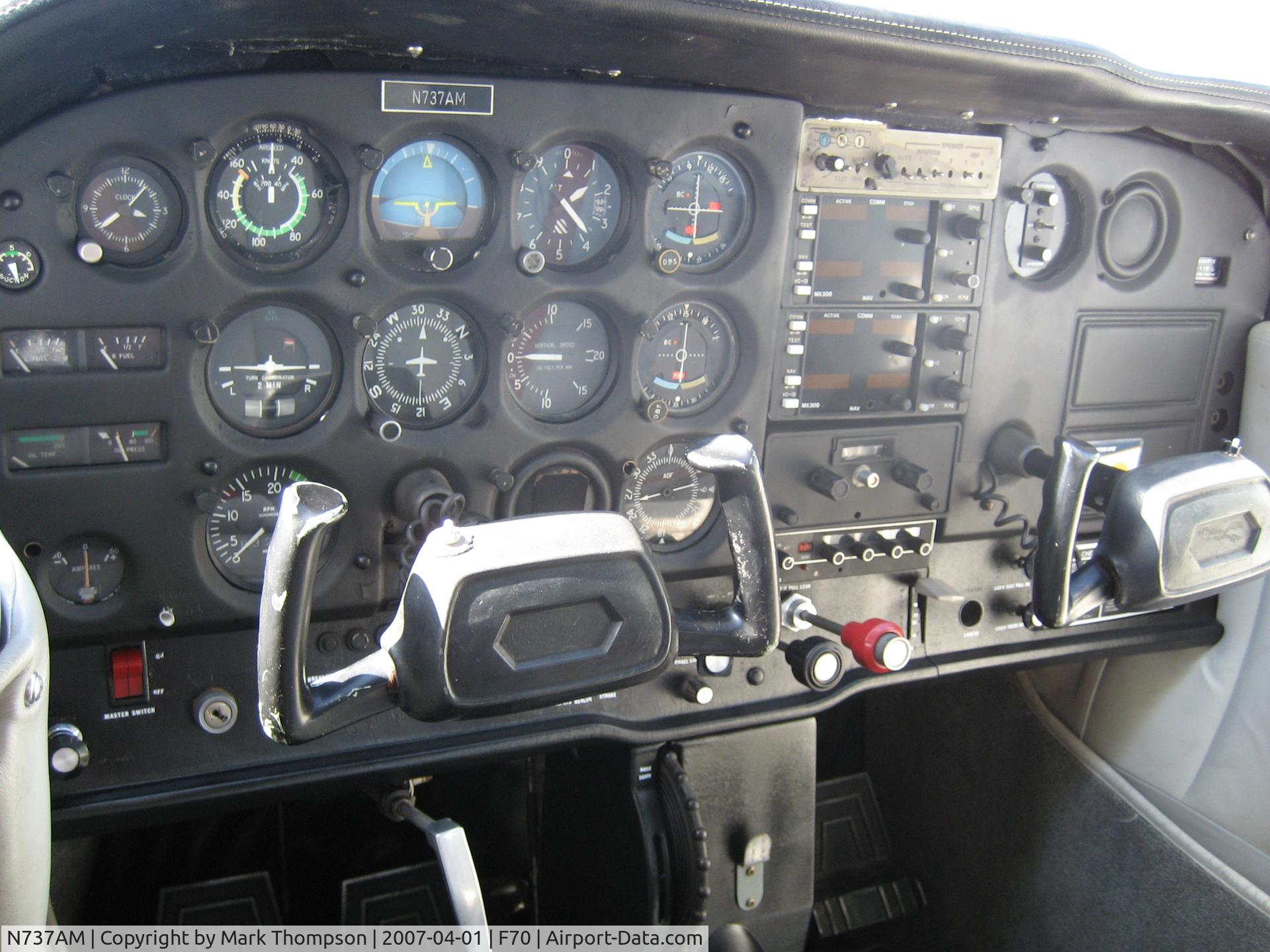 N737AM, 1977 Cessna 172N C/N 17269269, cockpit panel