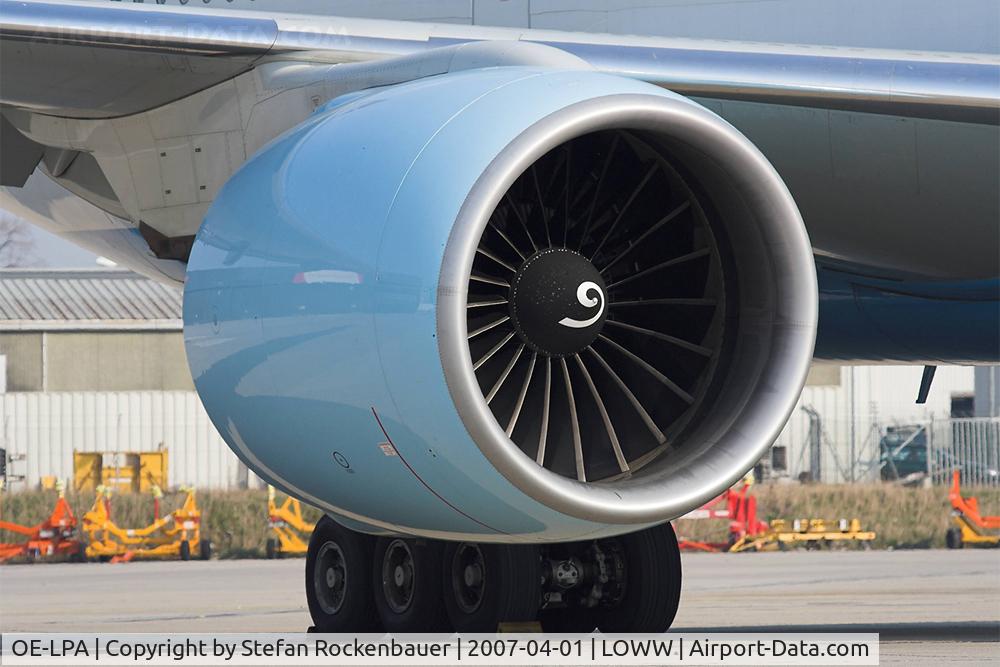 OE-LPA, 1997 Boeing 777-2Z9/ER C/N 28698, Hughe Engine.