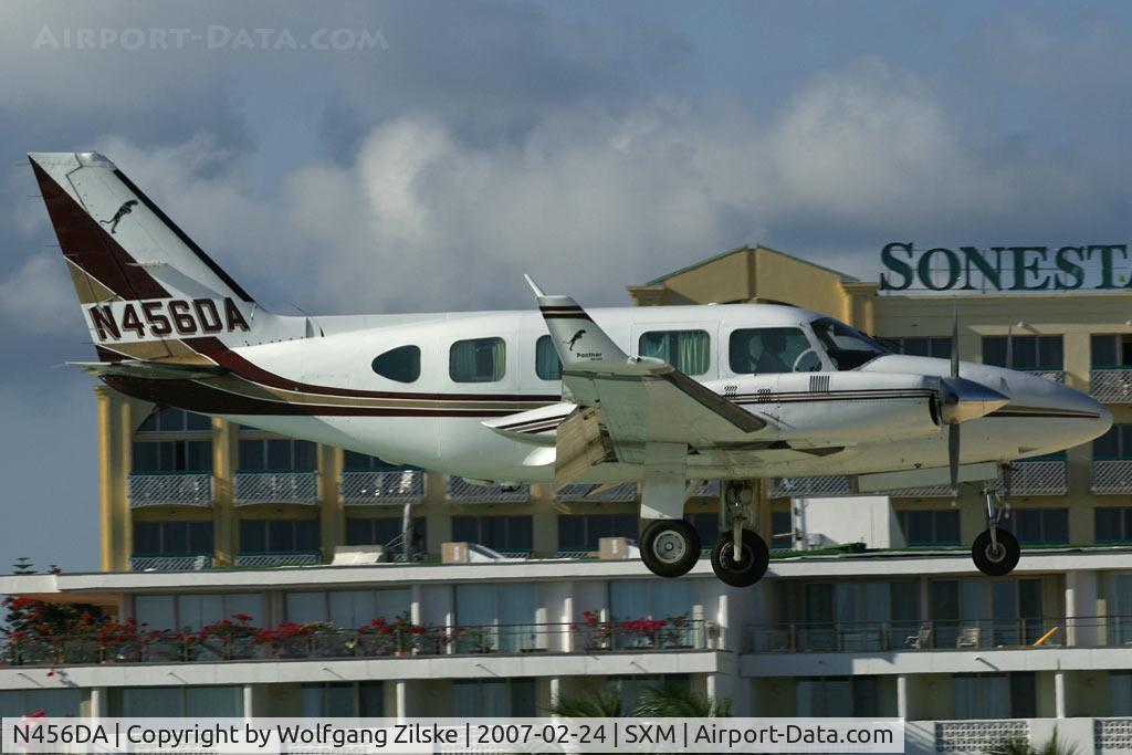N456DA, 1979 Piper PA-31-325 Navajo C/R C/N 31-7912103, visitor