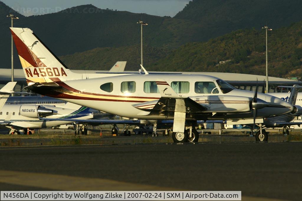 N456DA, 1979 Piper PA-31-325 Navajo C/R C/N 31-7912103, visitor