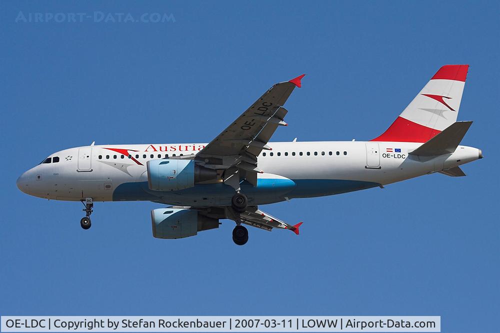 OE-LDC, 2004 Airbus A319-112 C/N 2262, AUA A319 landing at RWY 34.