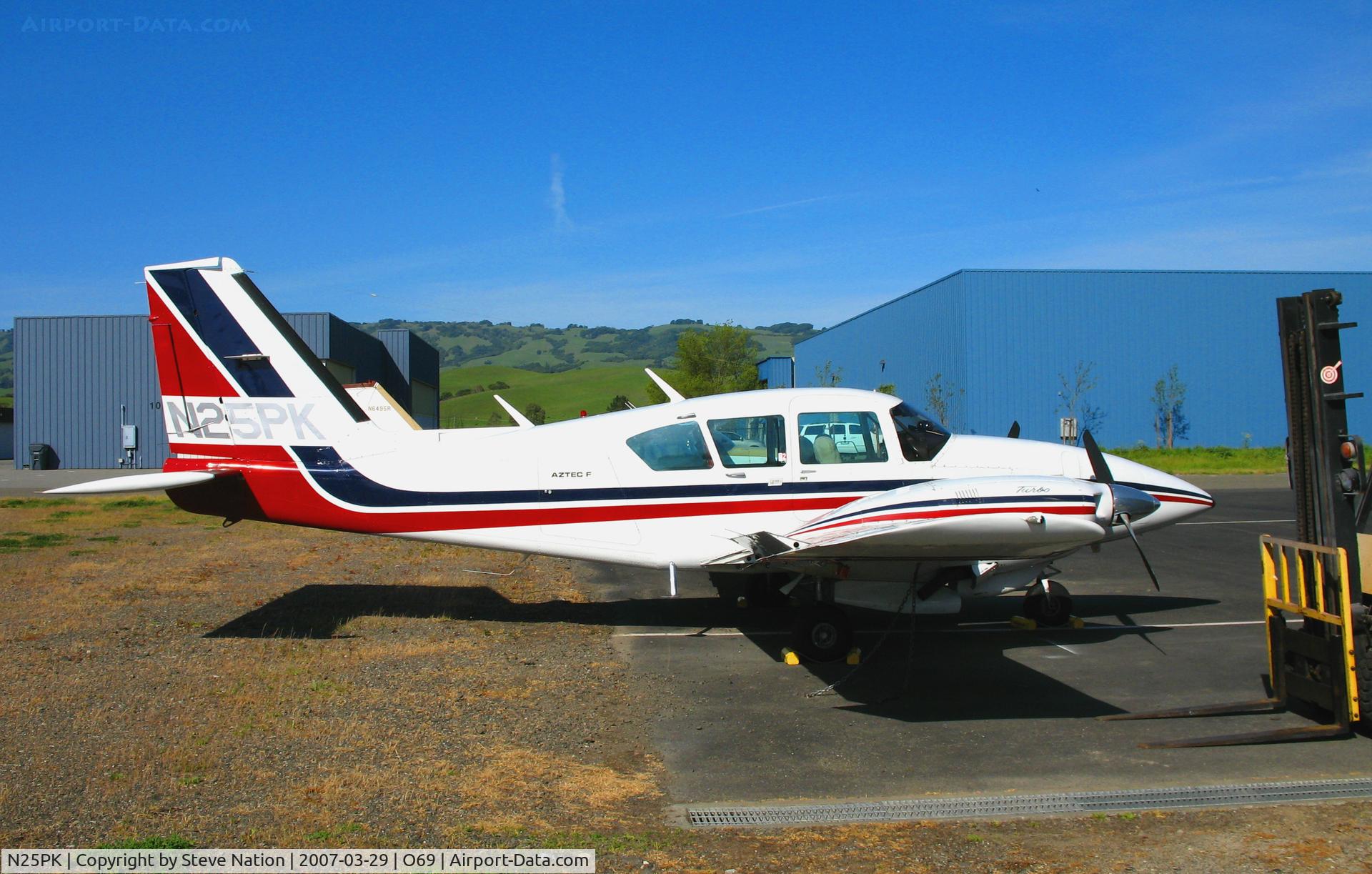 N25PK, 1977 Piper PA-23-250 C/N 27-7754105, 1977 Piper PA-23-250 Aztec @ Petaluma Municipal Airport, CA