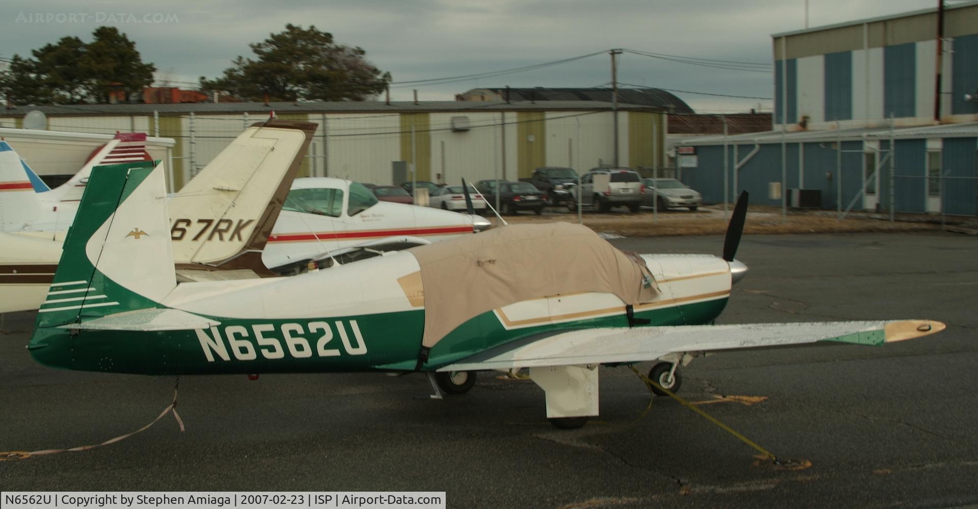 N6562U, 1962 Mooney M20C Ranger C/N 2344, M20 on the Ramp