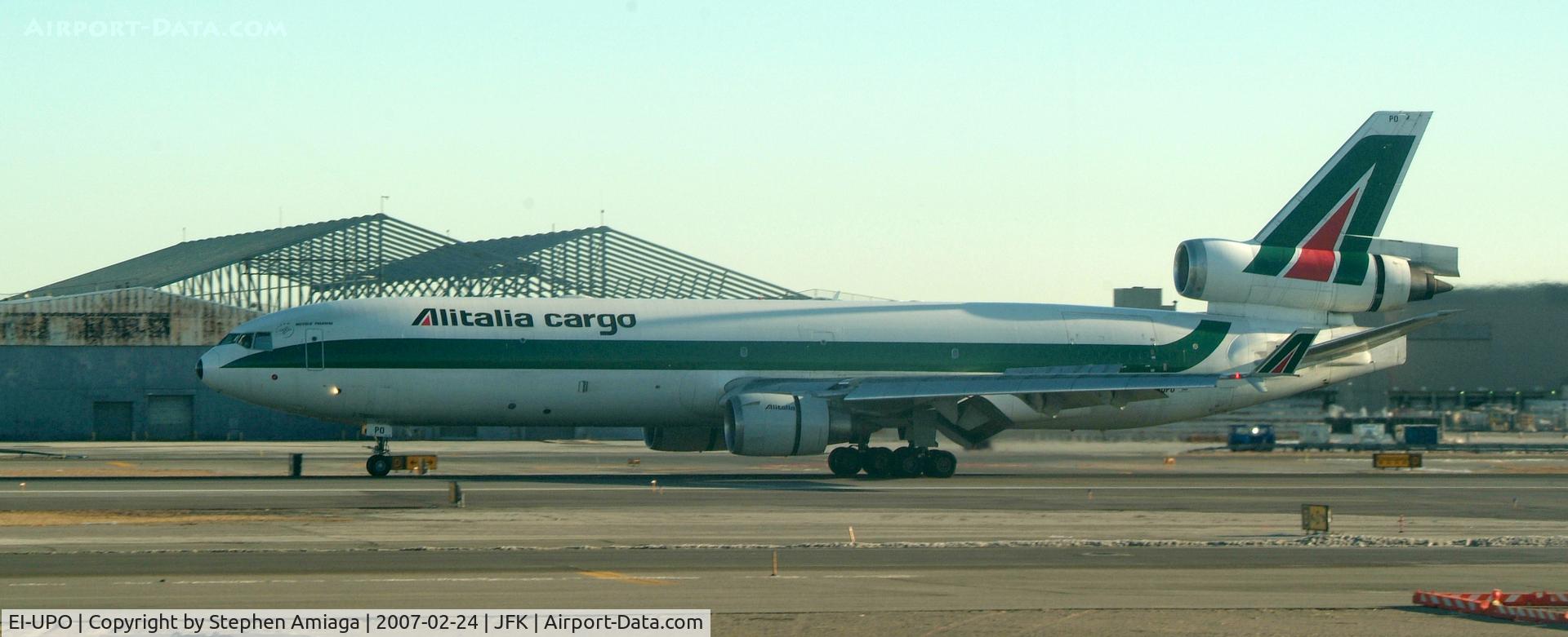 EI-UPO, 1992 McDonnell Douglas MD-11F C/N 48429, AlItalia Landing 31R