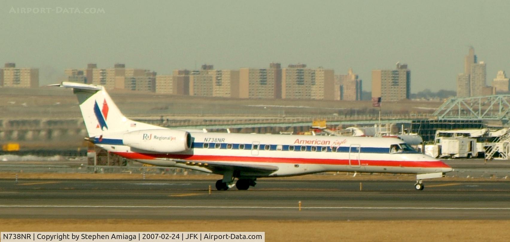 N738NR, 2001 Embraer ERJ-135LR (EMB-135LR) C/N 145401, Taxiing out to 31L