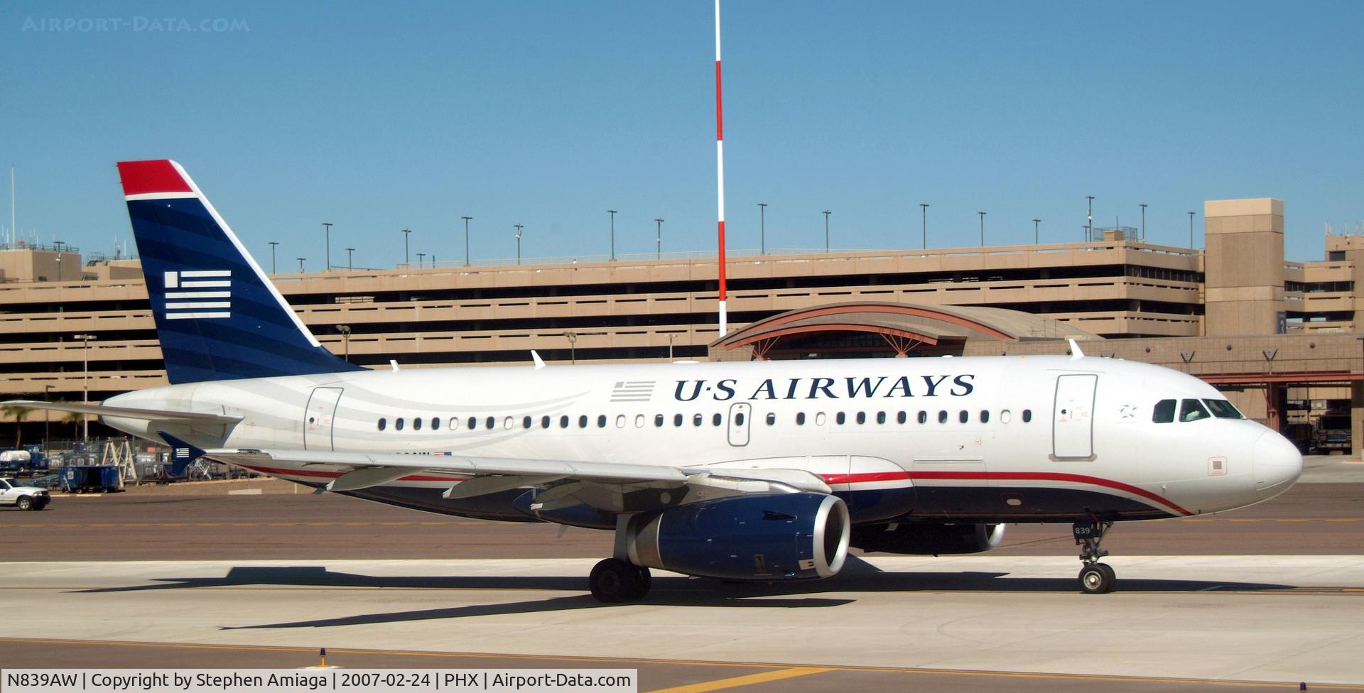 N839AW, 2006 Airbus A319-132 C/N 2669, Taxiing in right by the new tower
