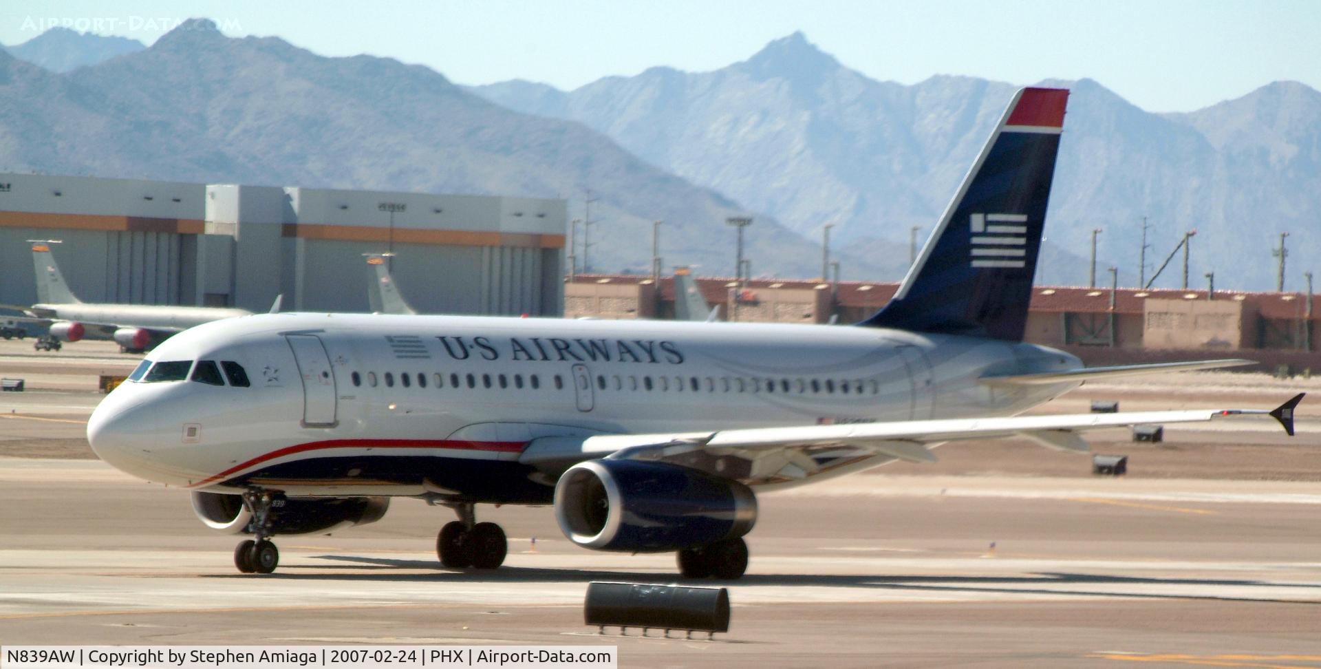 N839AW, 2006 Airbus A319-132 C/N 2669, Taxiing in