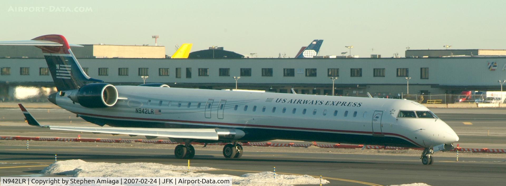 N942LR, 2005 Bombardier CRJ-900ER (CL-600-2D24) C/N 15042, Taxiing in from 31R