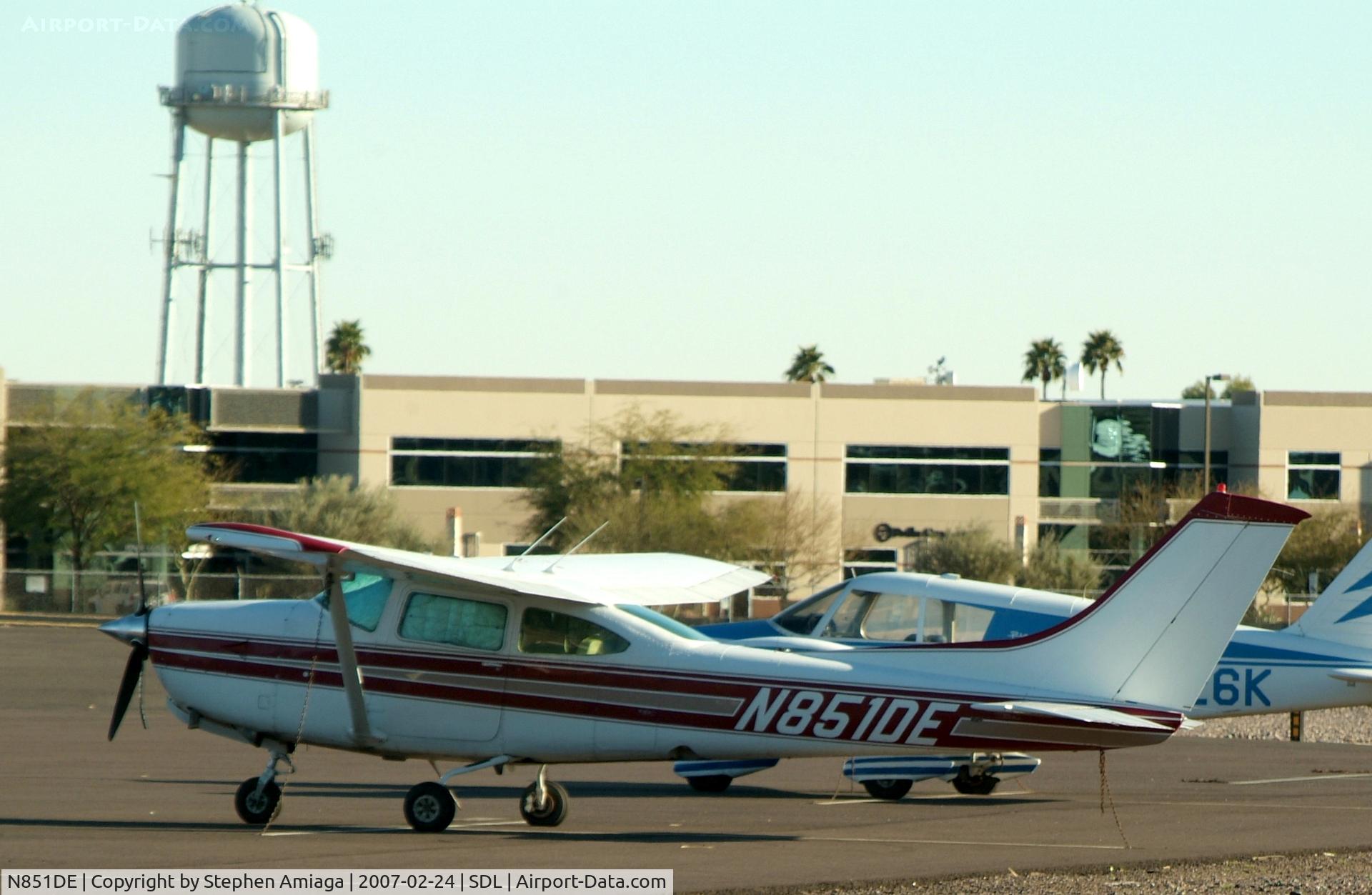 N851DE, 1980 Cessna TR182 Turbo Skylane RG C/N R18201494, Cutlass chained to the tarmac