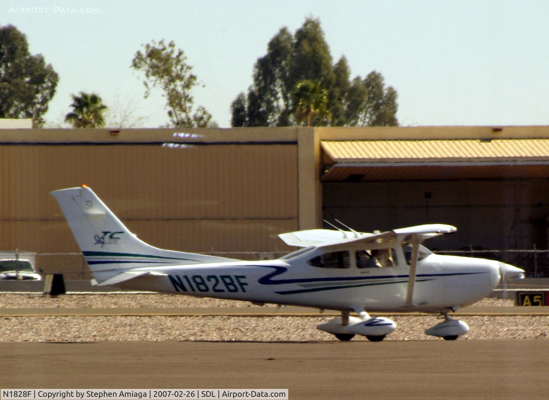 N1828F, 1965 Cessna 210F Centurion C/N 21058728, C210 taxiing in from the active