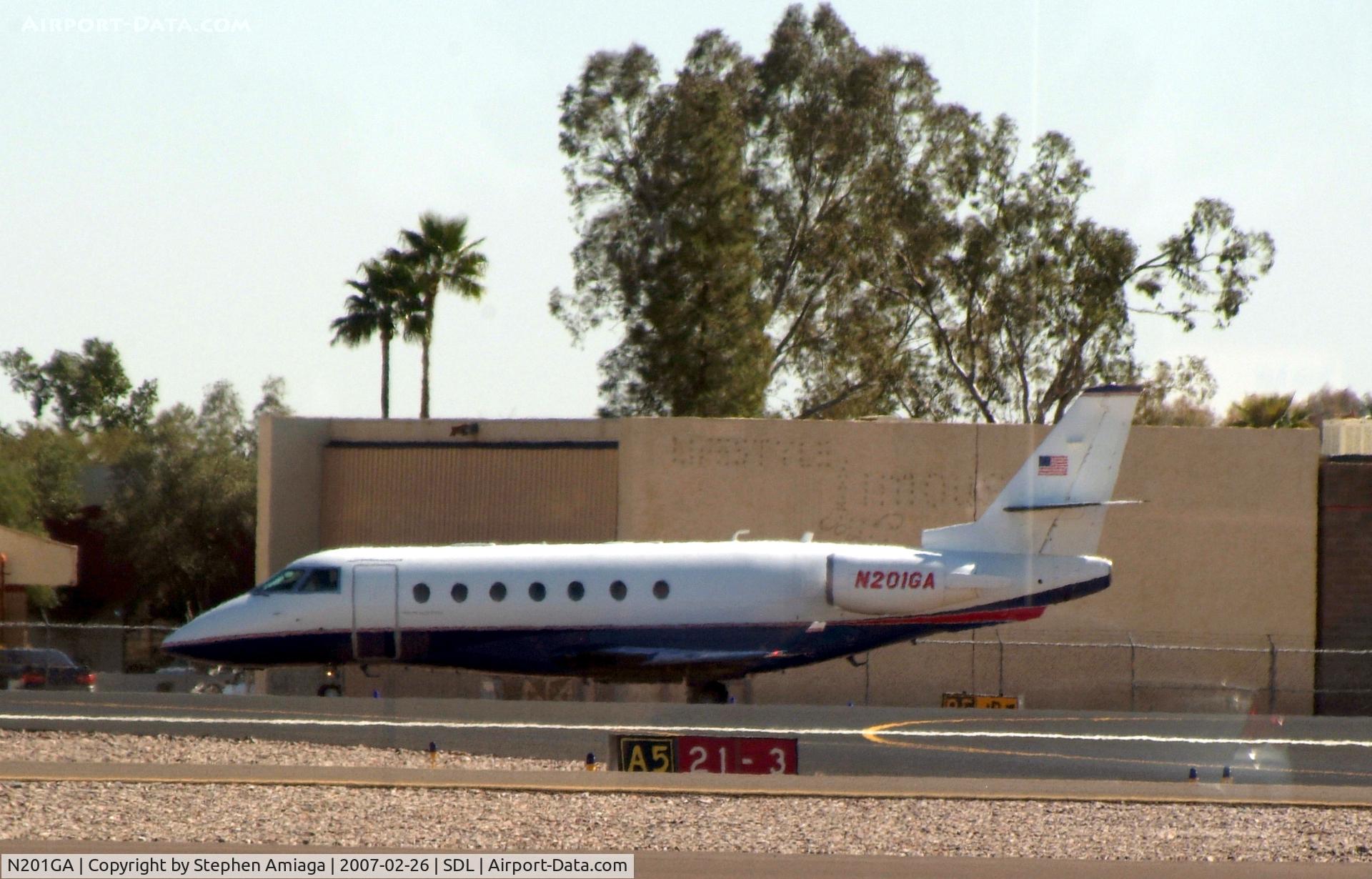 N201GA, 2005 Israel Aircraft Industries Gulfstream 200 C/N 101, G200 clear of the active
