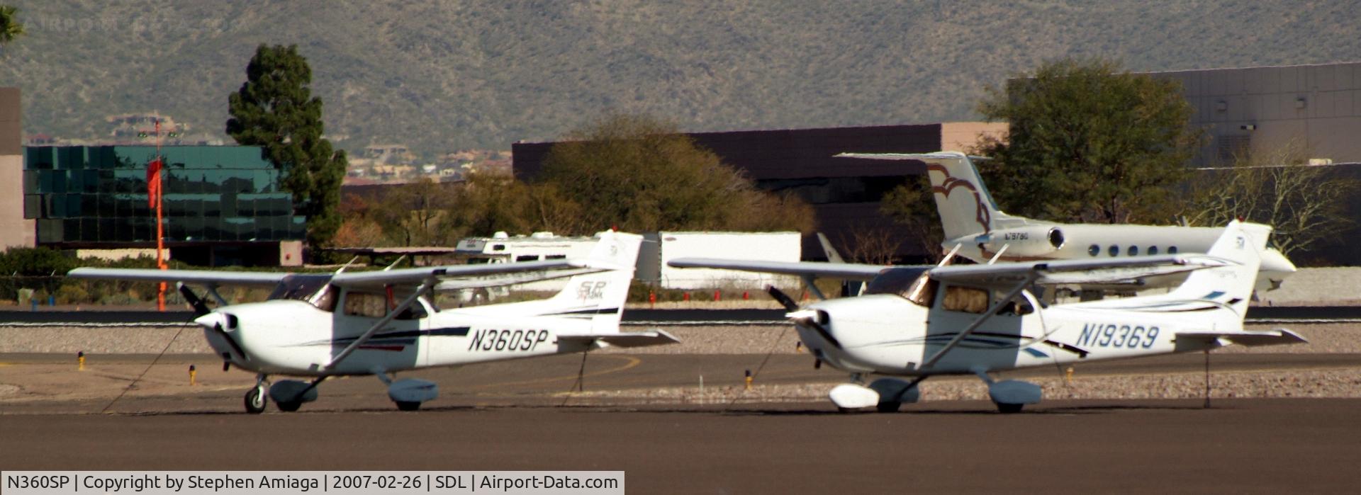 N360SP, 2001 Cessna 172S C/N 172S8777, Skyhawks on the ramp