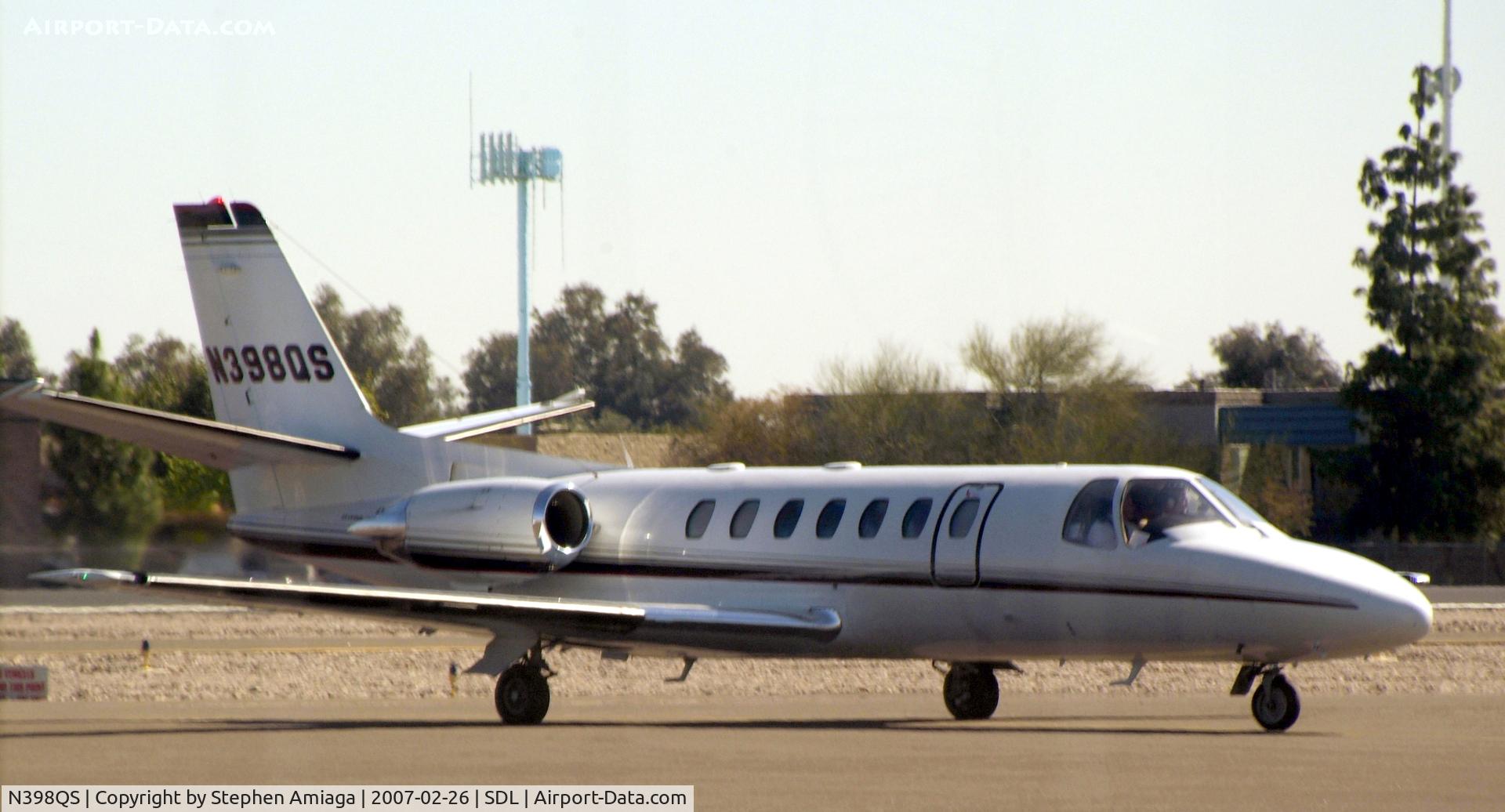 N398QS, 1999 Cessna 560 C/N 560-0522, C-560 taxiing in