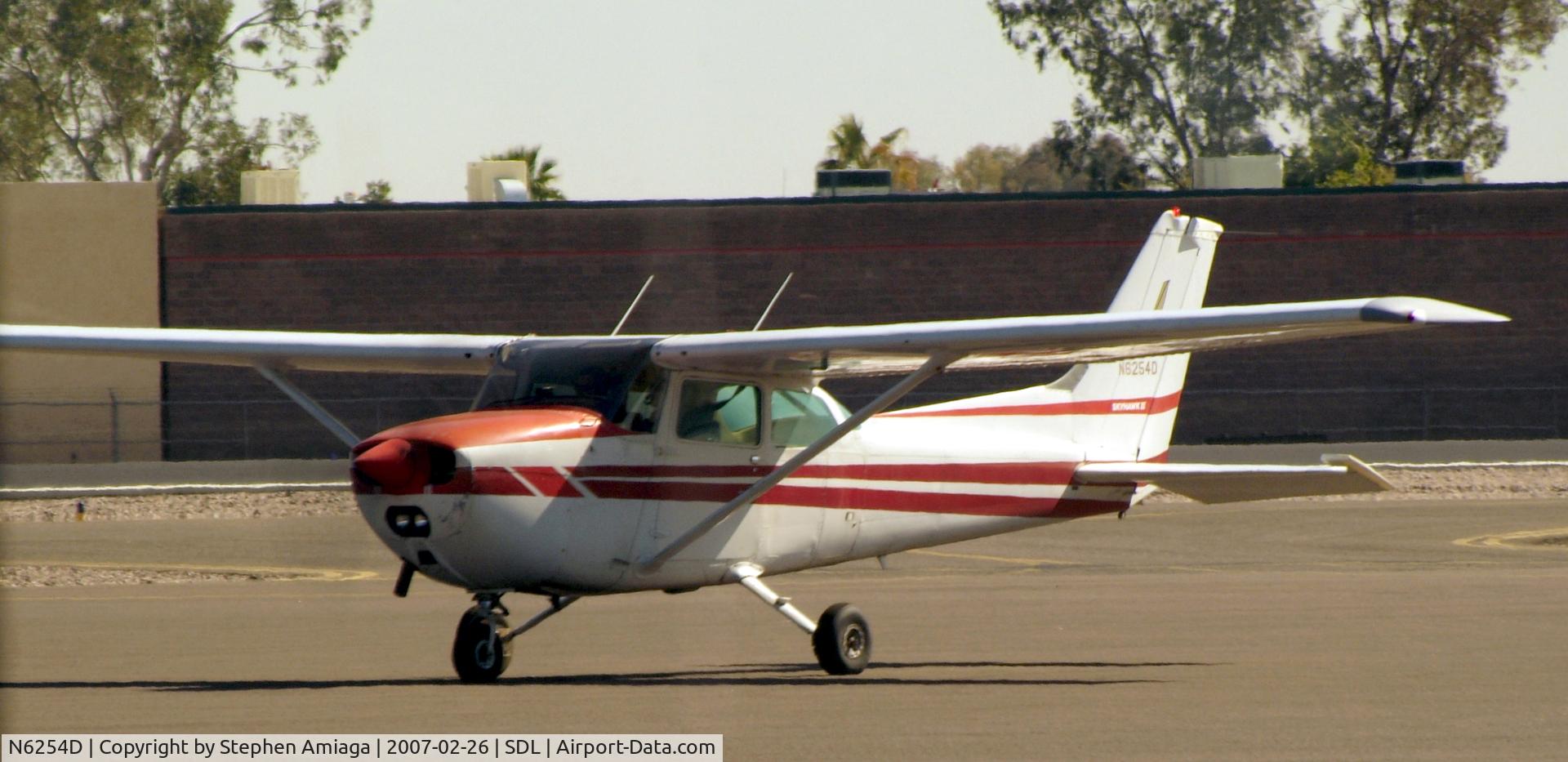 N6254D, 1979 Cessna 172N C/N 17272669, Skyhawk taxiing in